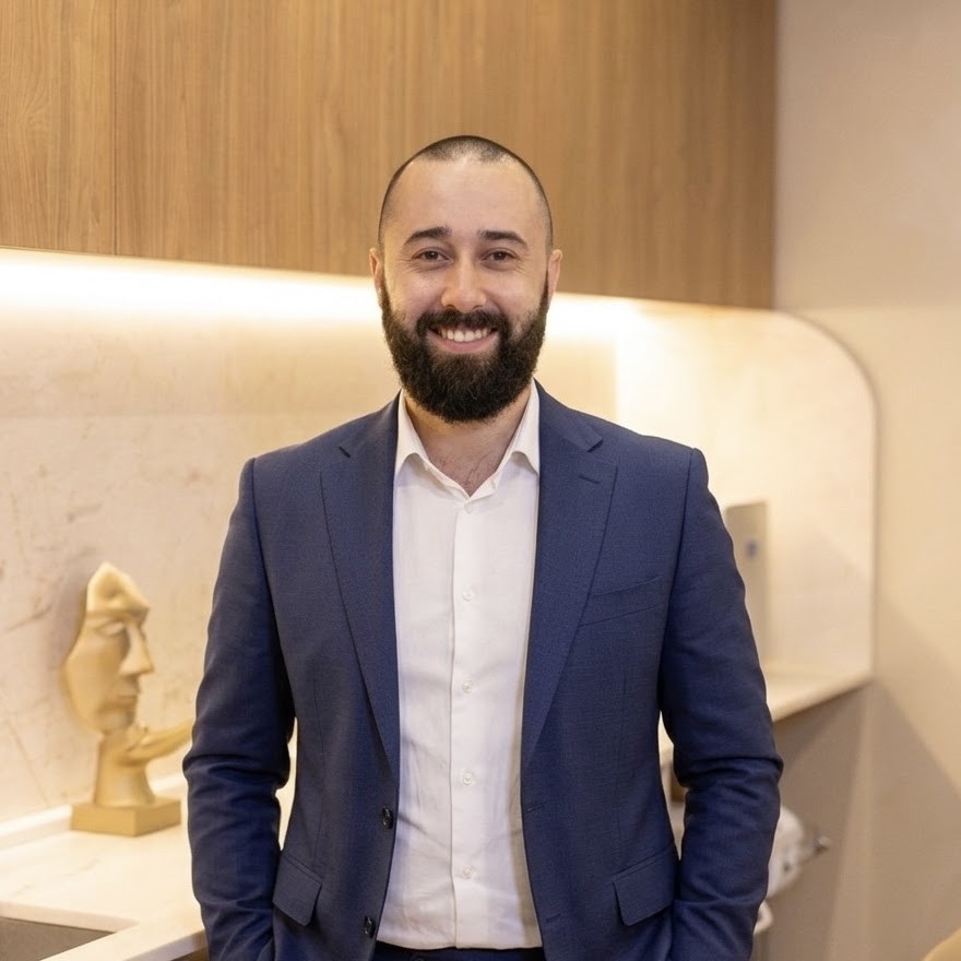 Dr. Lucas Blois